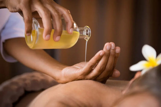 Massage ayurvédique traditionnel à La Réunion avec huiles bio